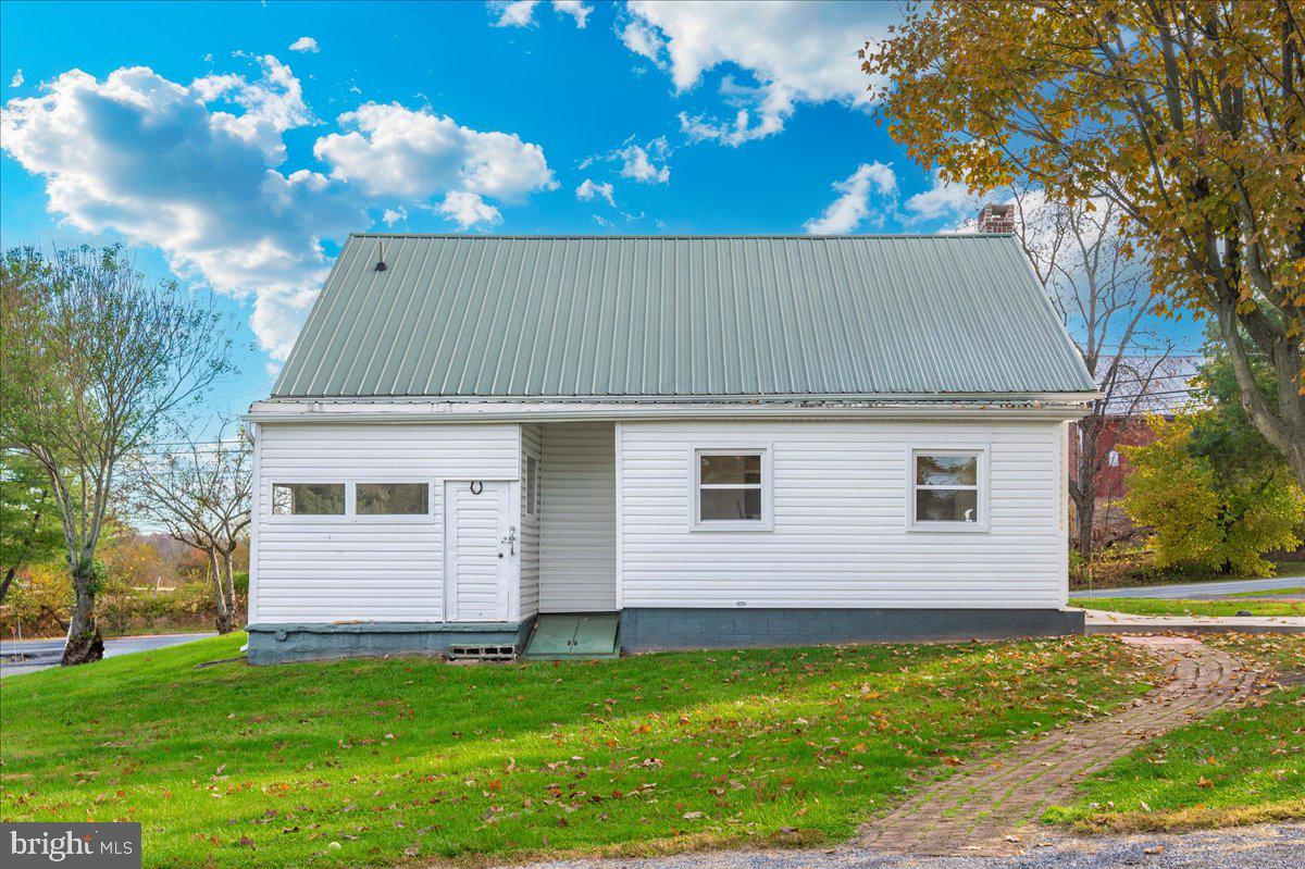 12514 Creagerstown Road Thurmont, MD 21788 - Photo 45 of 57 a view of a house with a yard