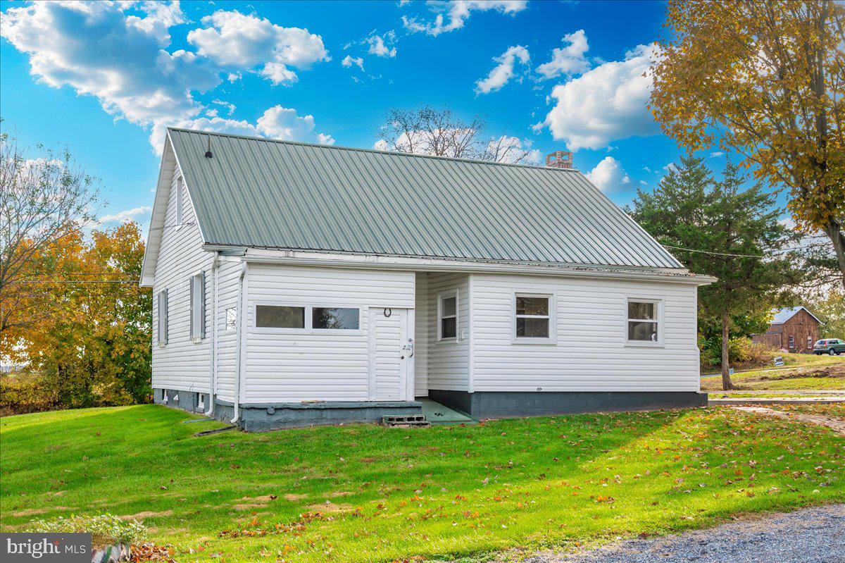 12514 Creagerstown Road Thurmont, MD 21788 - Photo 46 of 57 a view of a house with a backyard