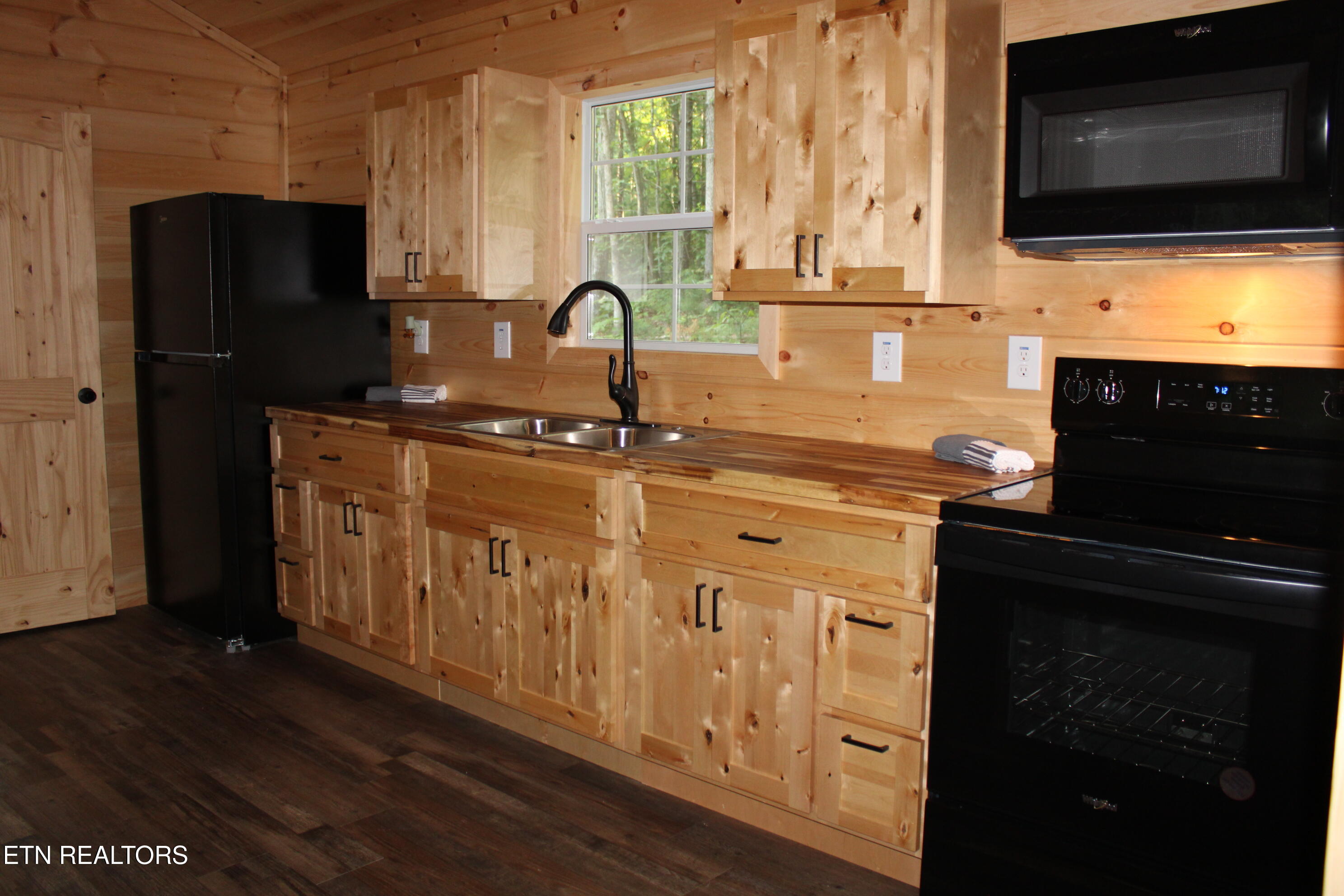 137 John Cox Road Deer Lodge, TN 37726 - Photo 31 of 43 IMG_0506