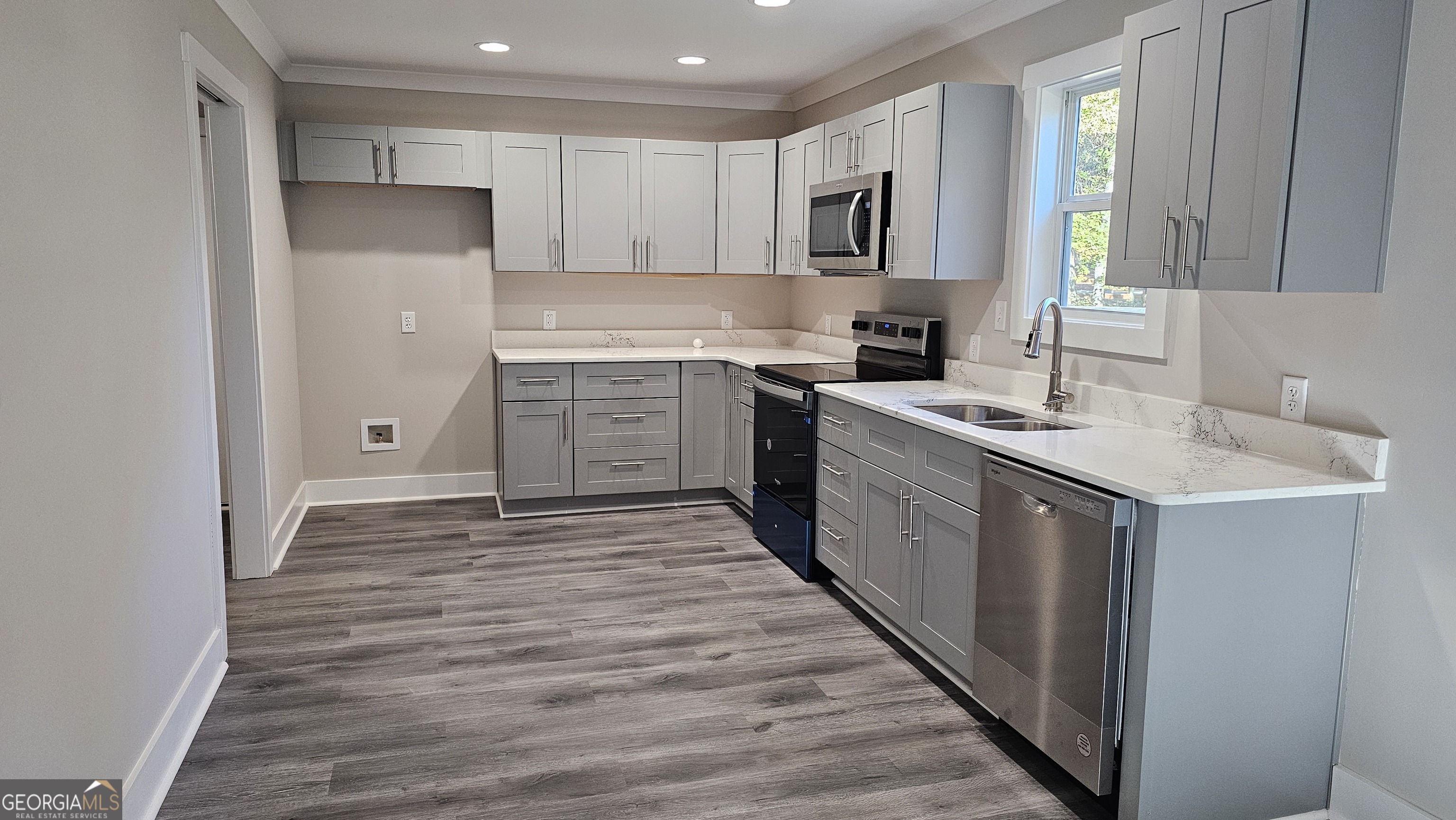 128 Sunset Drive Eatonton, GA 31024 - Photo 3 of 16 a kitchen with a sink stove and refrigerator