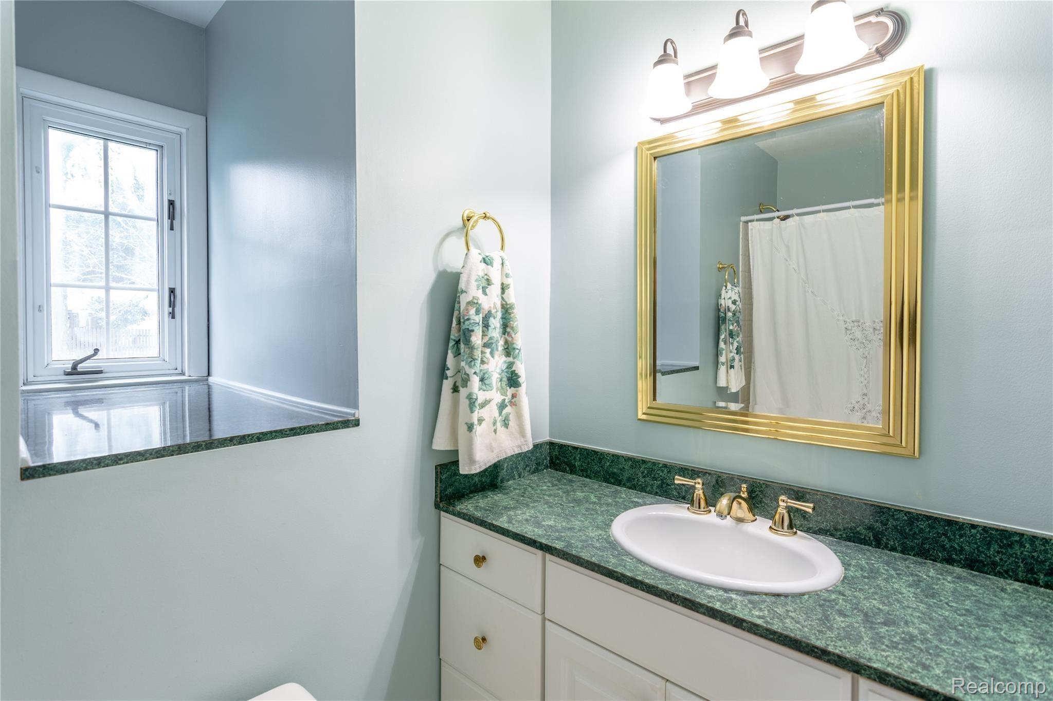 2990 Lansdowne Road Waterford, MI 48329 - Photo 18 of 22 Landsdowne-1-19.jpg