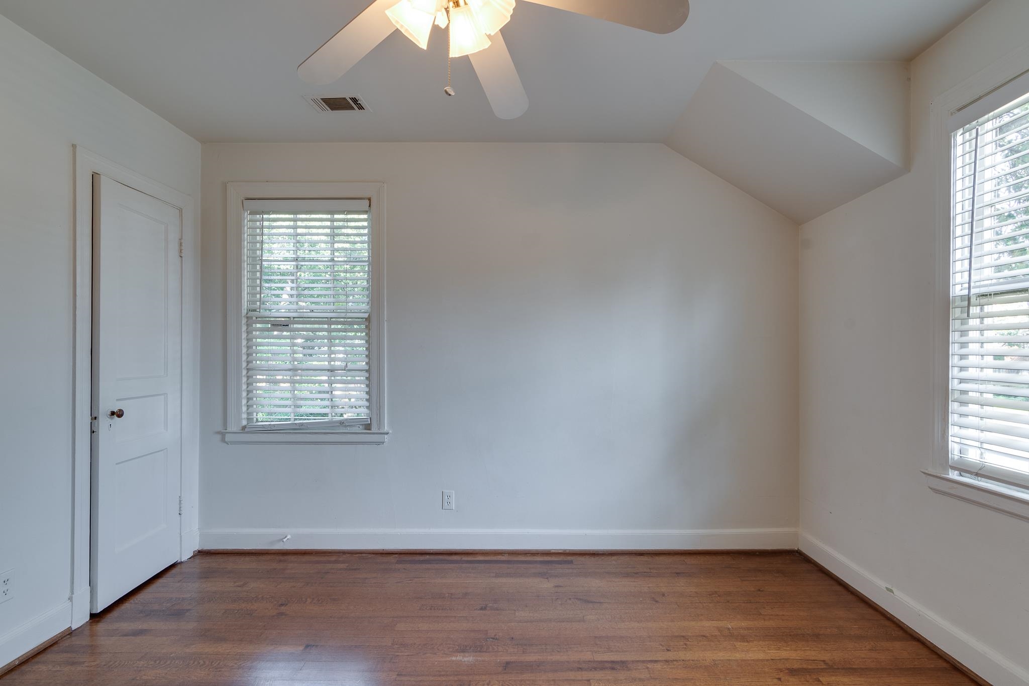 1885 Peabody Avenue, Unit 3 Memphis, TN 38104 - Photo 19 of 30 an empty room with a window
