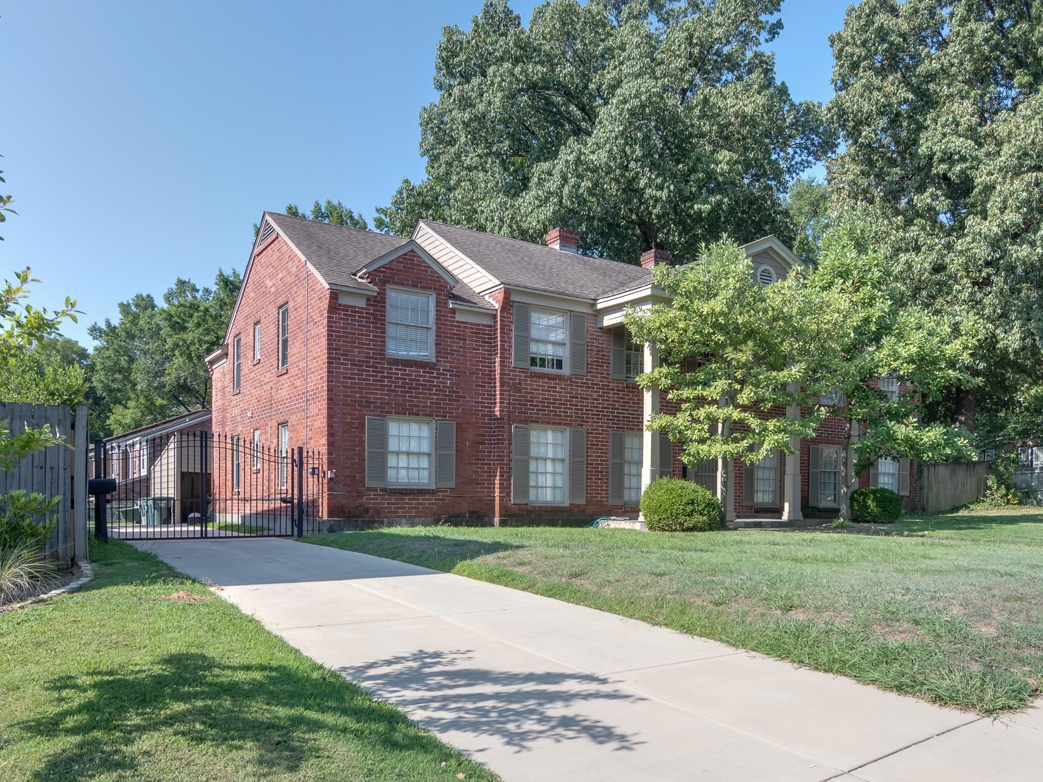 1885 Peabody Avenue, Unit 3 Memphis, TN 38104 - Photo 2 of 30 a front view of house with yard and green space