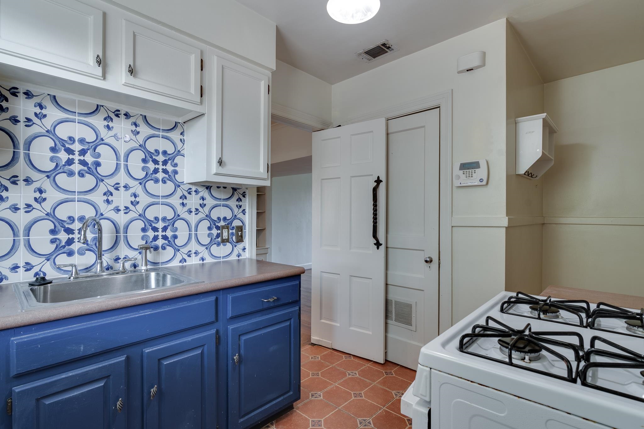 1885 Peabody Avenue, Unit 3 Memphis, TN 38104 - Photo 24 of 30 a kitchen with stainless steel appliances granite countertop a refrigerator and a stove with wooden floor