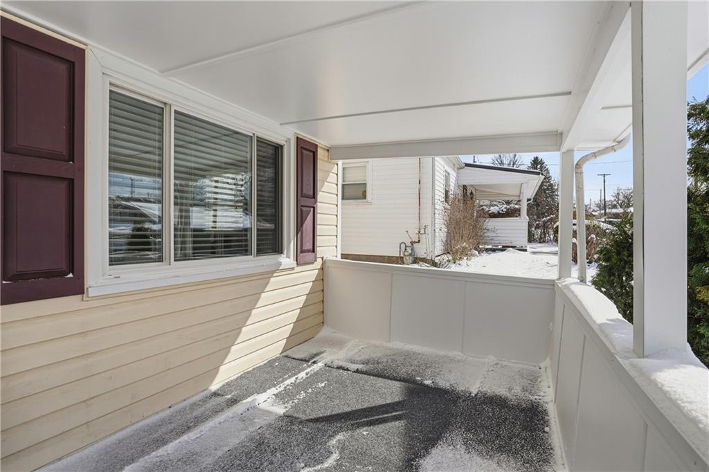 805 Colonial Avenue Monaca, PA 15061 - Photo 4 of 30 a view of counter top