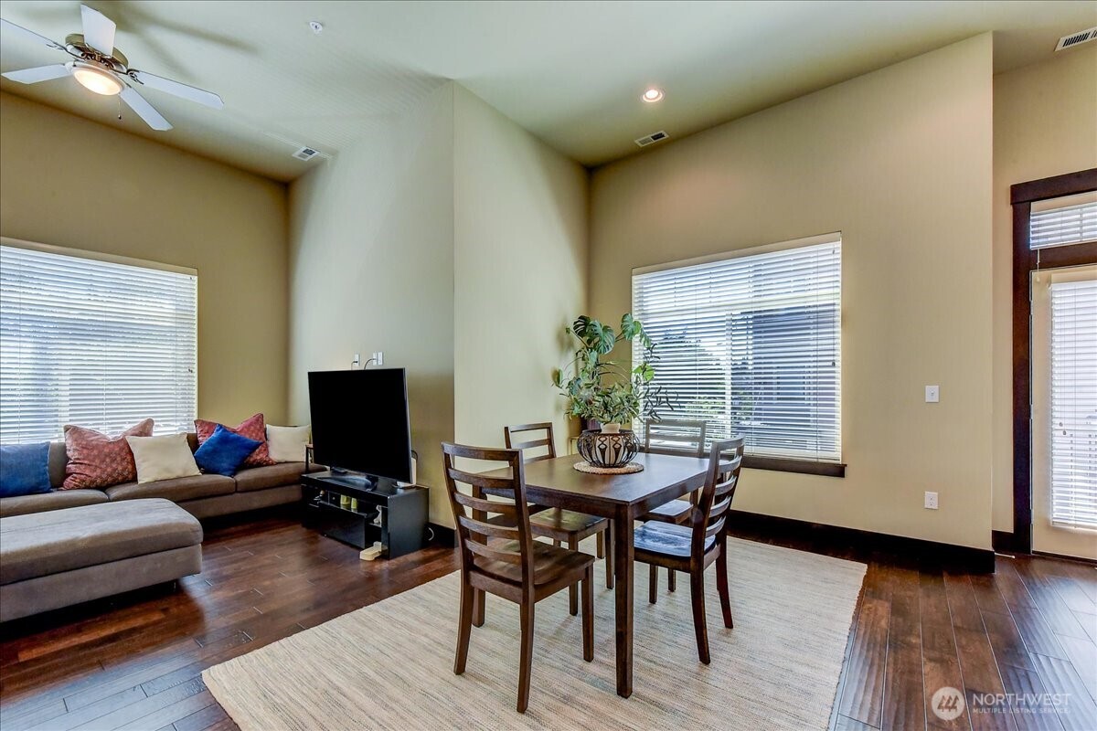 4020 Northeast 3rd Place, Unit B Renton, WA 98056 - Photo 7 of 28