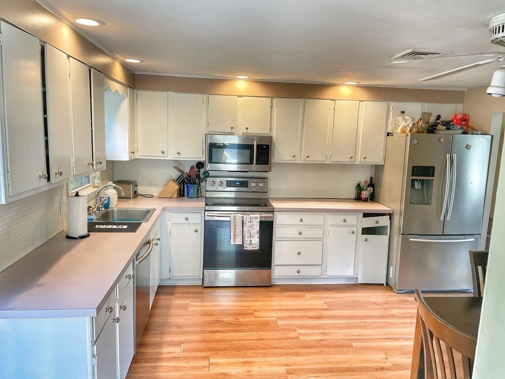 6 Larson Circle Burlington, MA 01803 - Photo 7 of 33