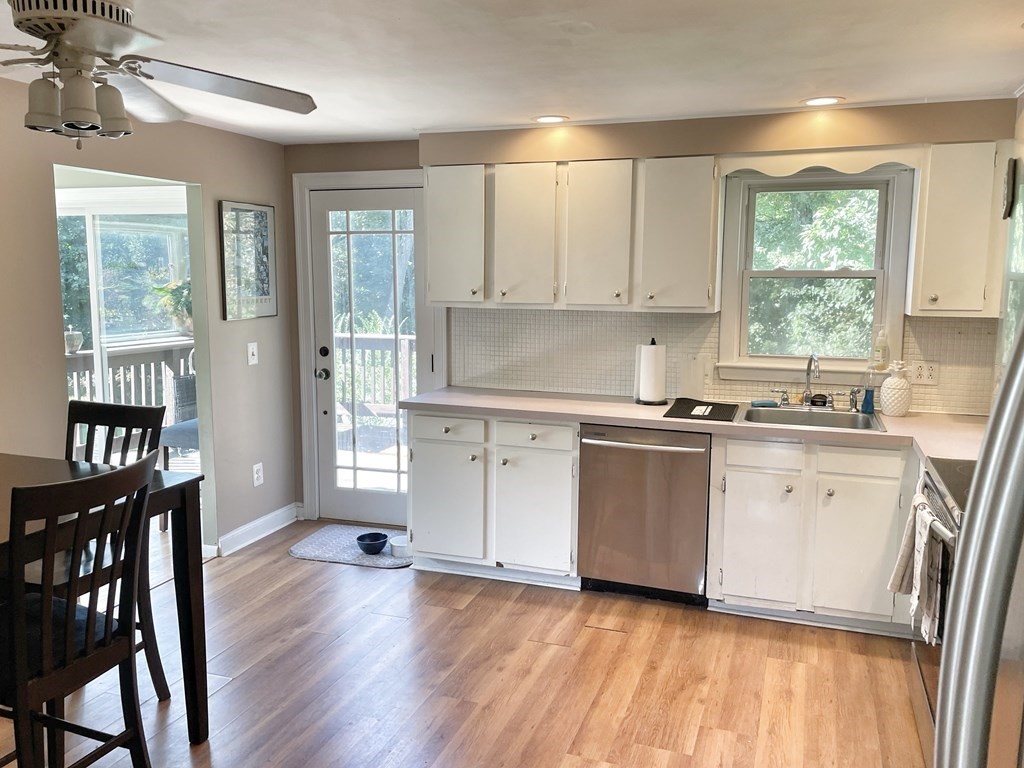 6 Larson Circle Burlington, MA 01803 - Photo 9 of 33