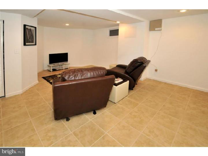 42 Johns Road Cheltenham, PA 19012 - Photo 18 of 24 Family Room