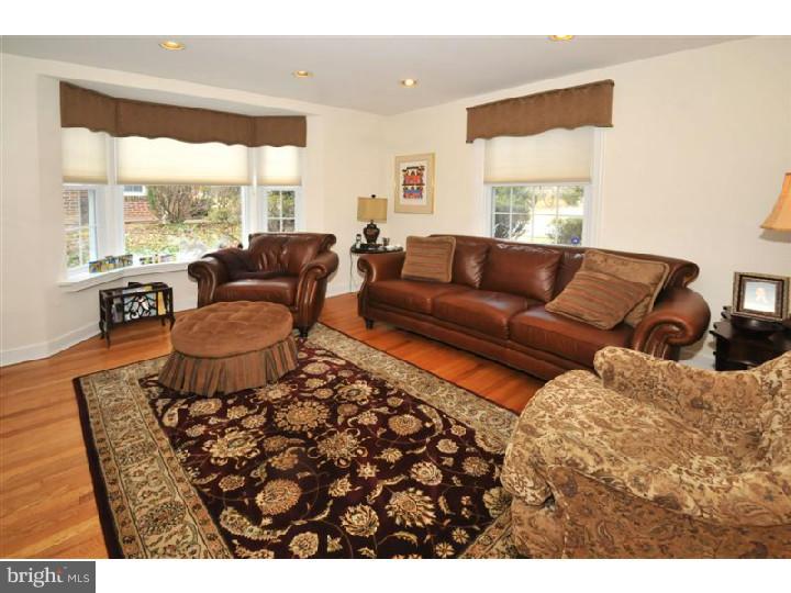 42 Johns Road Cheltenham, PA 19012 - Photo 6 of 24 Living Room