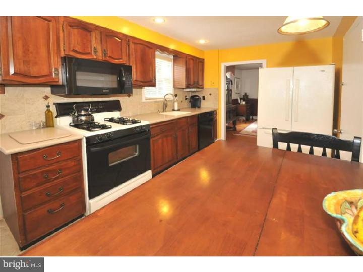 42 Johns Road Cheltenham, PA 19012 - Photo 10 of 24 Kitchen