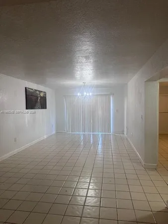 $2,100 | 180 Royal Palm Road, Unit 111, Hialeah Gardens, FL 33016