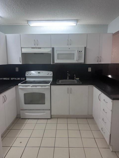 180 Royal Palm Road, Unit 111 Hialeah Gardens, FL 33016 - Photo 5 of 6 a kitchen with cabinets and appliances