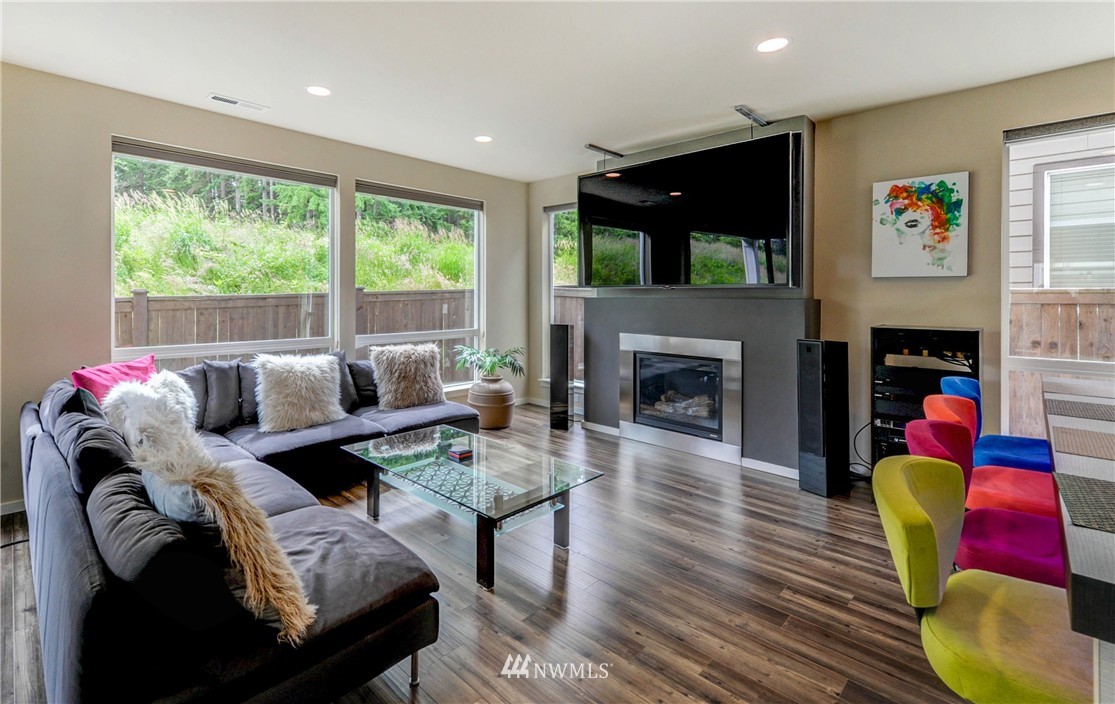 17129 42nd Drive Southeast Bothell, WA 98012 - Photo 4 of 25 Gallery Image 4
