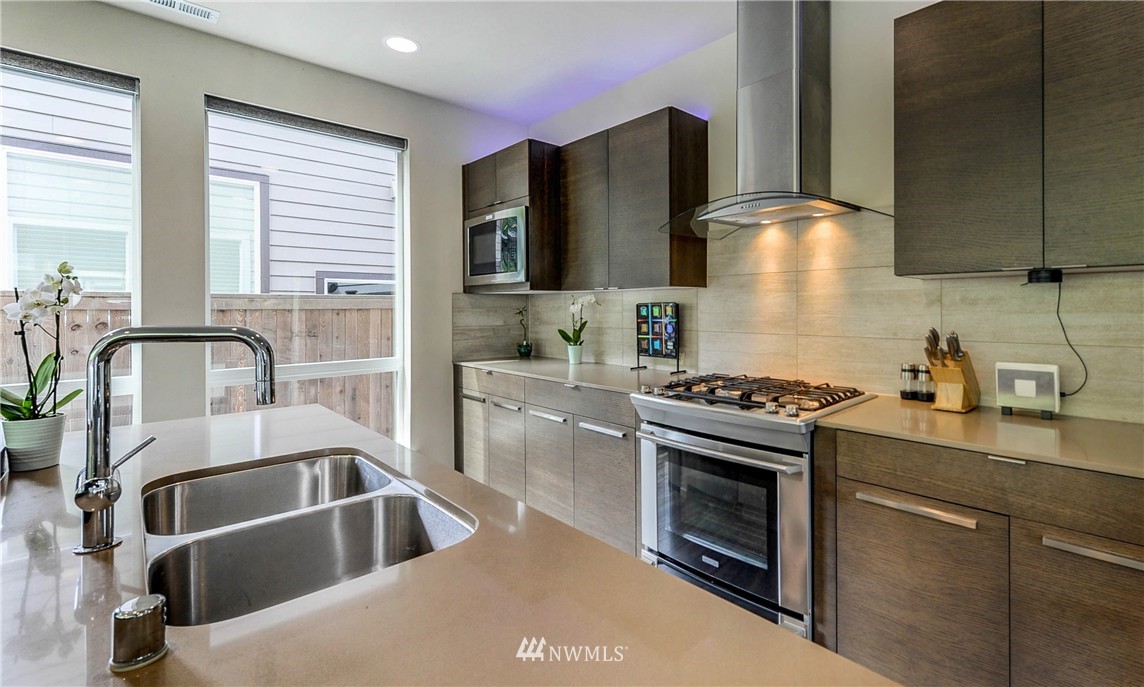 17129 42nd Drive Southeast Bothell, WA 98012 - Photo 6 of 25 Gallery Image 6