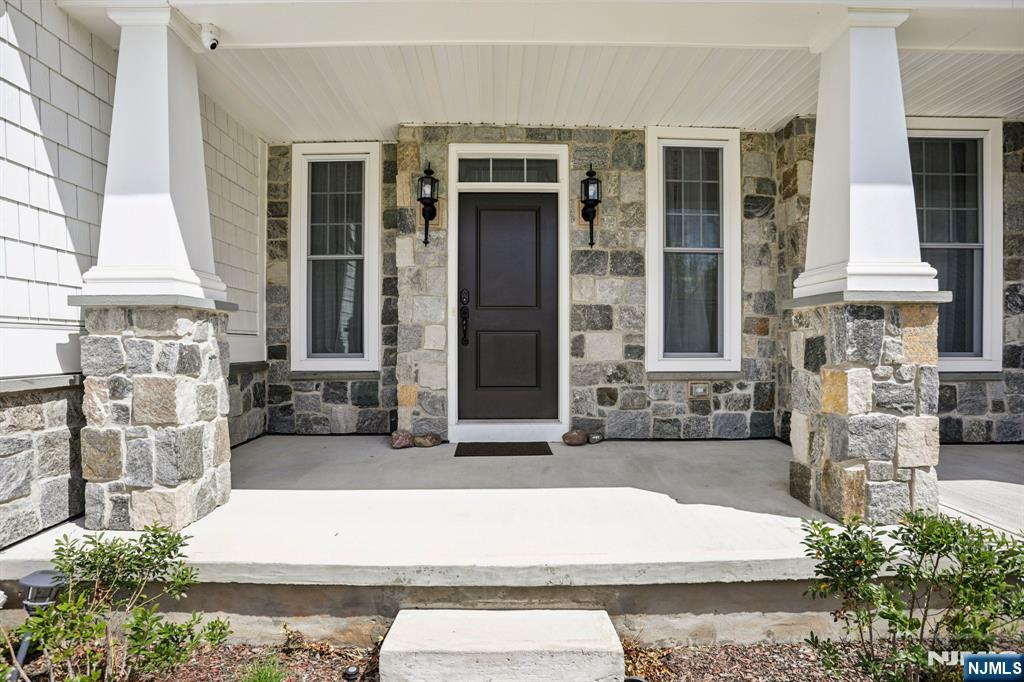 281 Crescent Avenue Ramsey, NJ 07430 - Photo 4 of 47