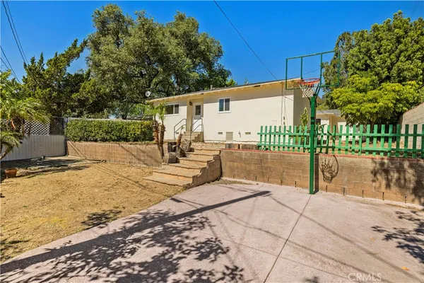 $1,370,000 | 9601 Creemore Place, Tujunga, CA 91042