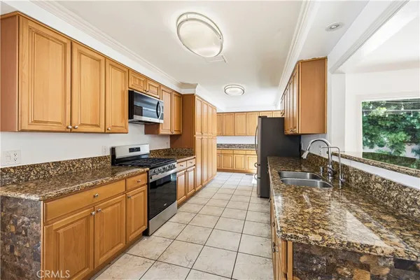 $1,370,000 | 9601 Creemore Place, Tujunga, CA 91042