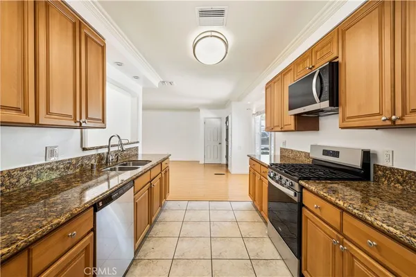 $1,370,000 | 9601 Creemore Place, Tujunga, CA 91042