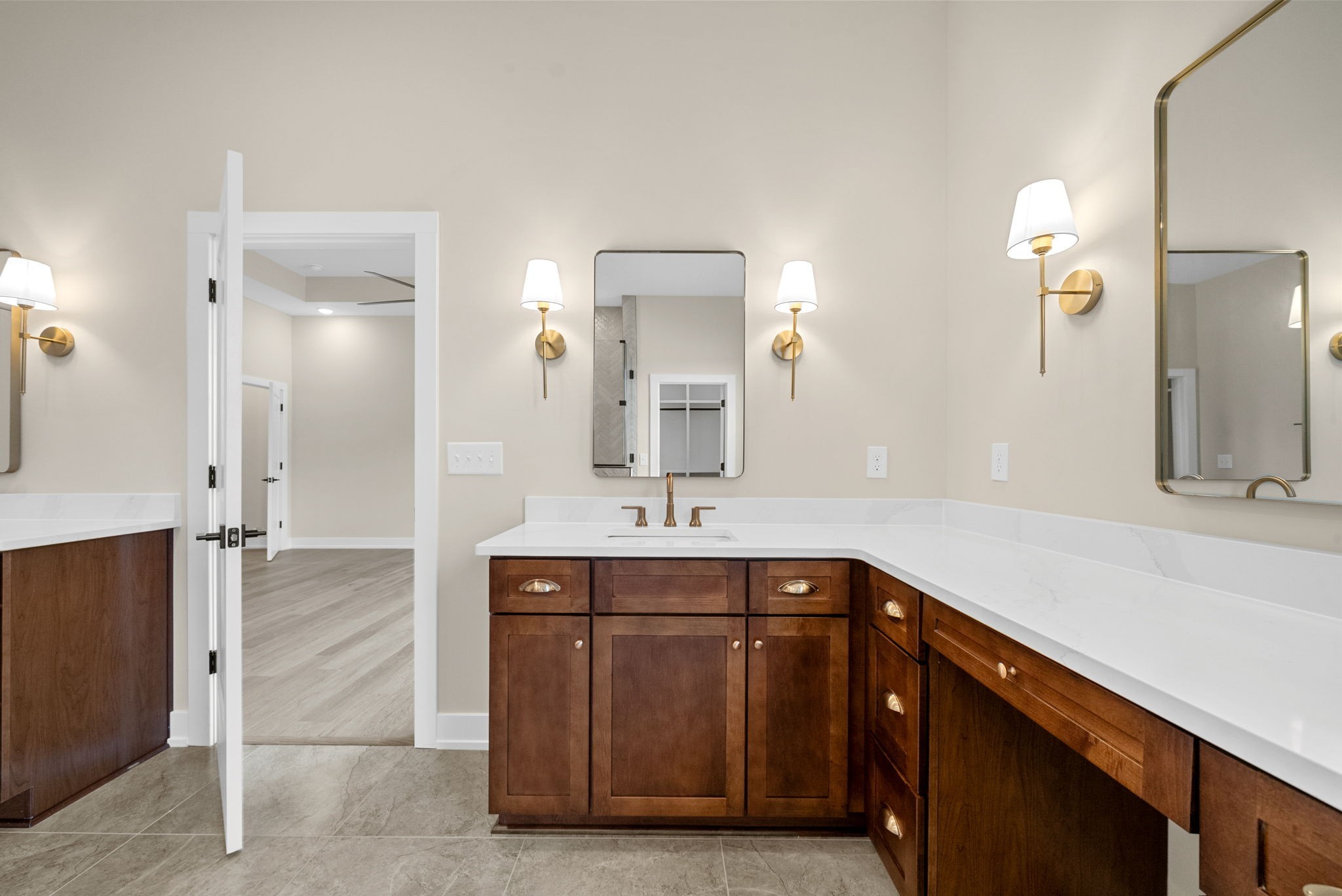 3712 Budds Creek Road Palmyra, TN 37142 - Photo 21 of 100 a spacious bathroom with a sink and a mirror