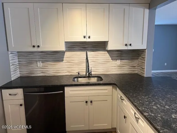 $3,200 | 9 Des Moines Court, Tinton Falls, NJ 07712