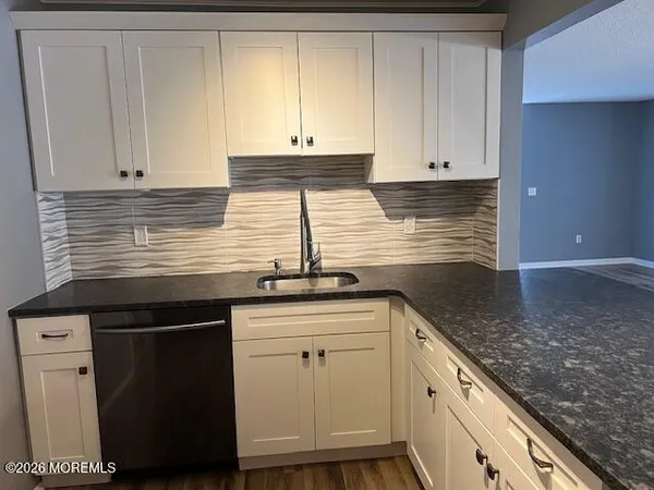 $3,200 | 9 Des Moines Court, Tinton Falls, NJ 07712