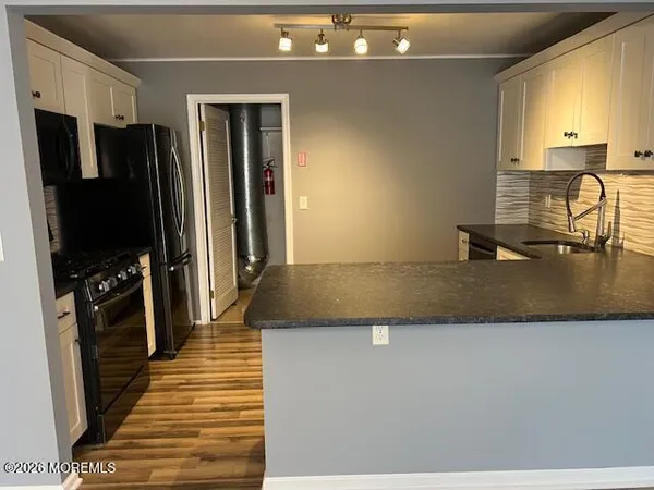$3,000 | 9 Des Moines Court, Tinton Falls, NJ 07712
