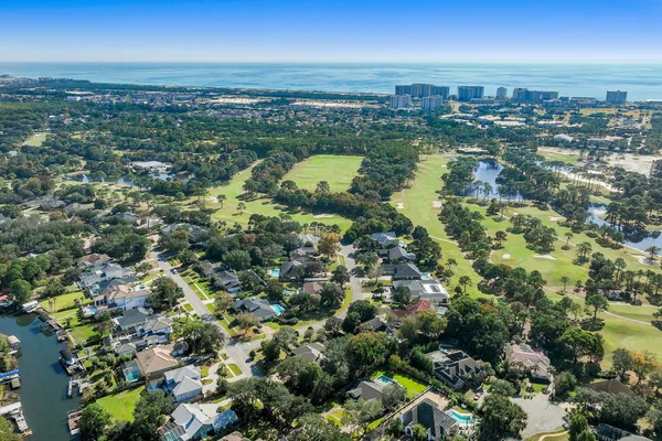 $1,470,000 | 138 Country Club Drive West, Destin, FL 32541