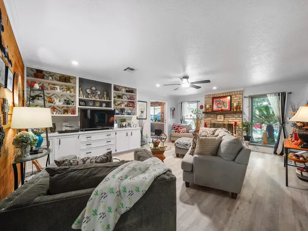 $366,900 | 14014 Locke Lane, Houston, TX 77077