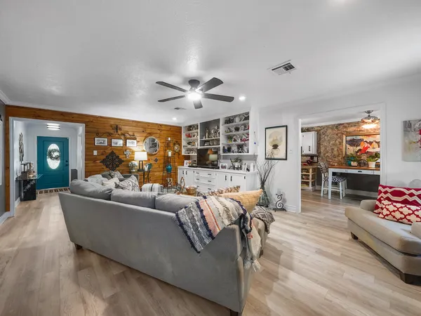 $366,900 | 14014 Locke Lane, Houston, TX 77077