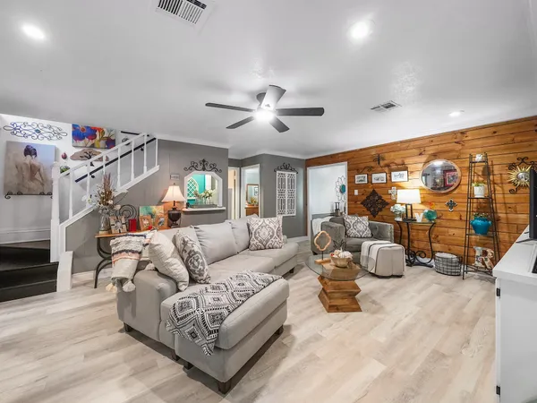 $366,900 | 14014 Locke Lane, Houston, TX 77077