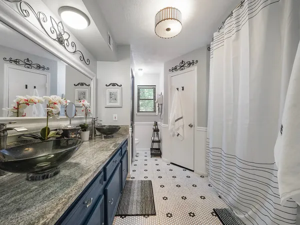 $366,900 | 14014 Locke Lane, Houston, TX 77077