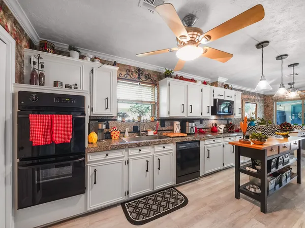 $366,900 | 14014 Locke Lane, Houston, TX 77077