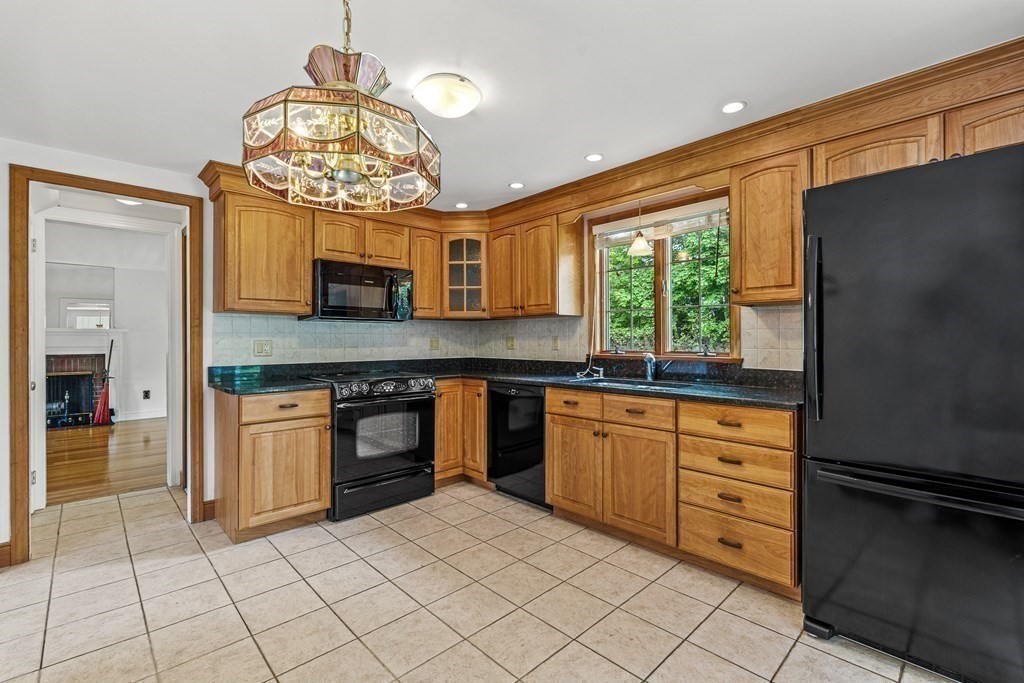 7 Standish Road Stoneham, MA 02180 - Photo 11 of 35 Gallery Image 11