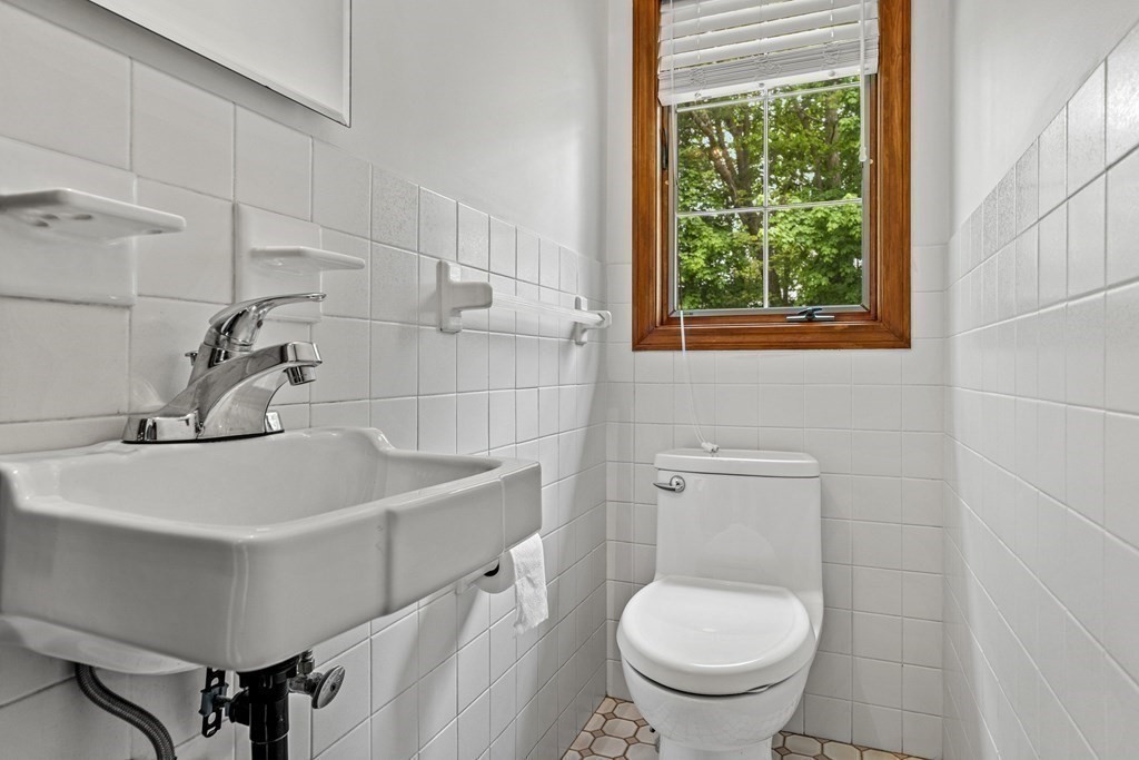 7 Standish Road Stoneham, MA 02180 - Photo 18 of 35 Gallery Image 18