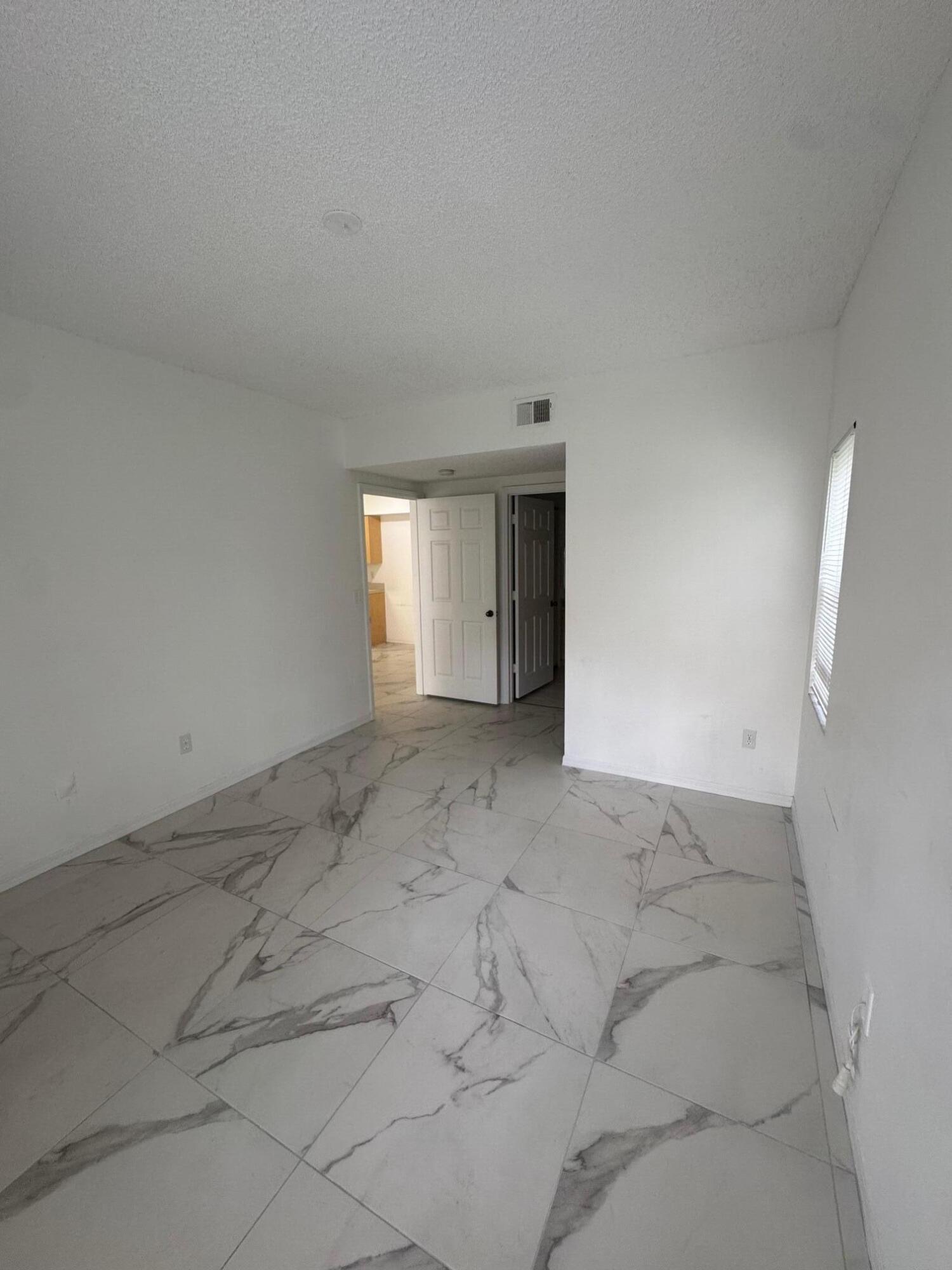 10330 Fox Trail Road South, Unit 1206 West Palm Beach, FL 33411 - Photo 8 of 11 1206 8