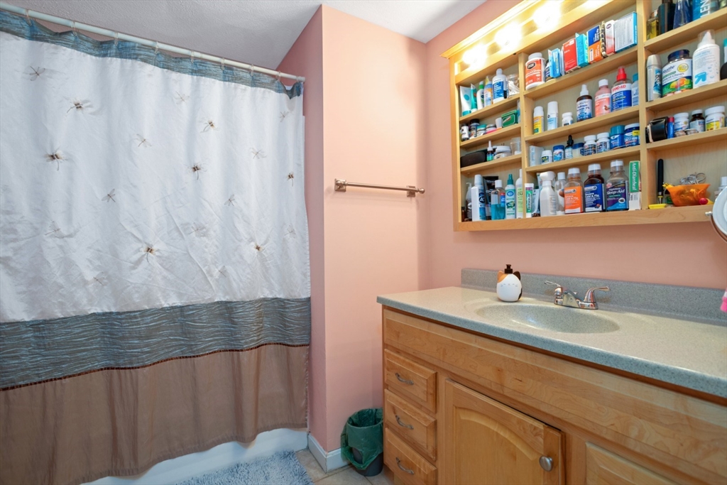 66 Springdale Avenue Saugus, MA 01906 - Photo 20 of 40