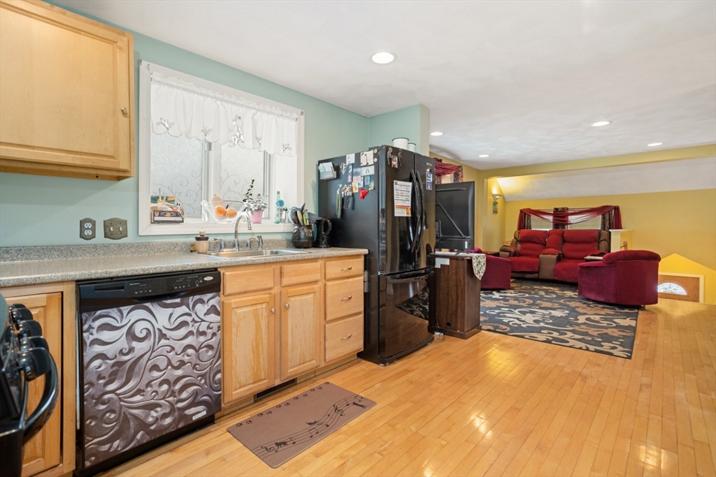 66 Springdale Avenue Saugus, MA 01906 - Photo 10 of 40