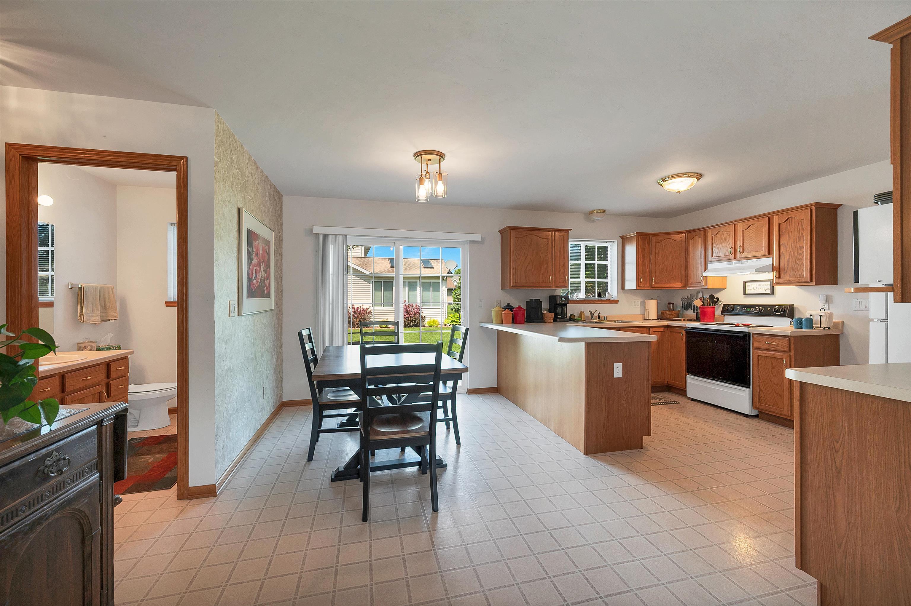 2535 Gemini Road Green Bay, WI 54311 - Photo 8 of 45