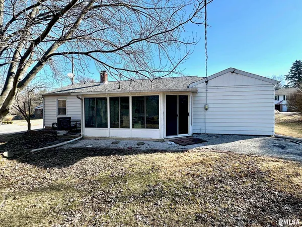 $140,000 | 1 Sunset Drive, Jacksonville, IL 62650