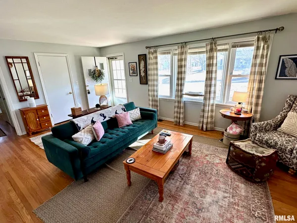 $140,000 | 1 Sunset Drive, Jacksonville, IL 62650