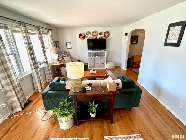 $140,000 | 1 Sunset Drive, Jacksonville, IL 62650