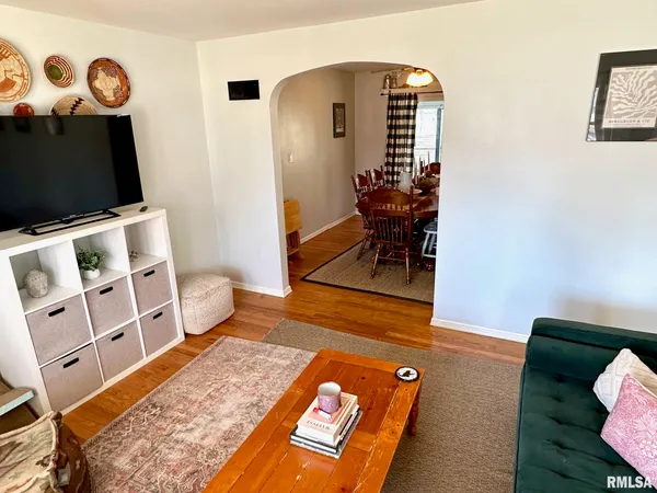 $140,000 | 1 Sunset Drive, Jacksonville, IL 62650