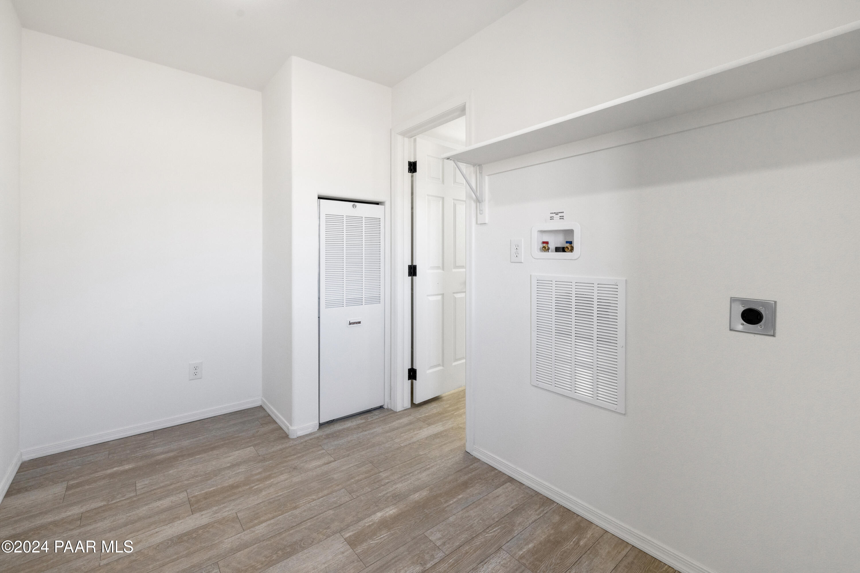 1460 Saddle Road Paulden, AZ 86334 - Photo 19 of 27 a view of an empty room