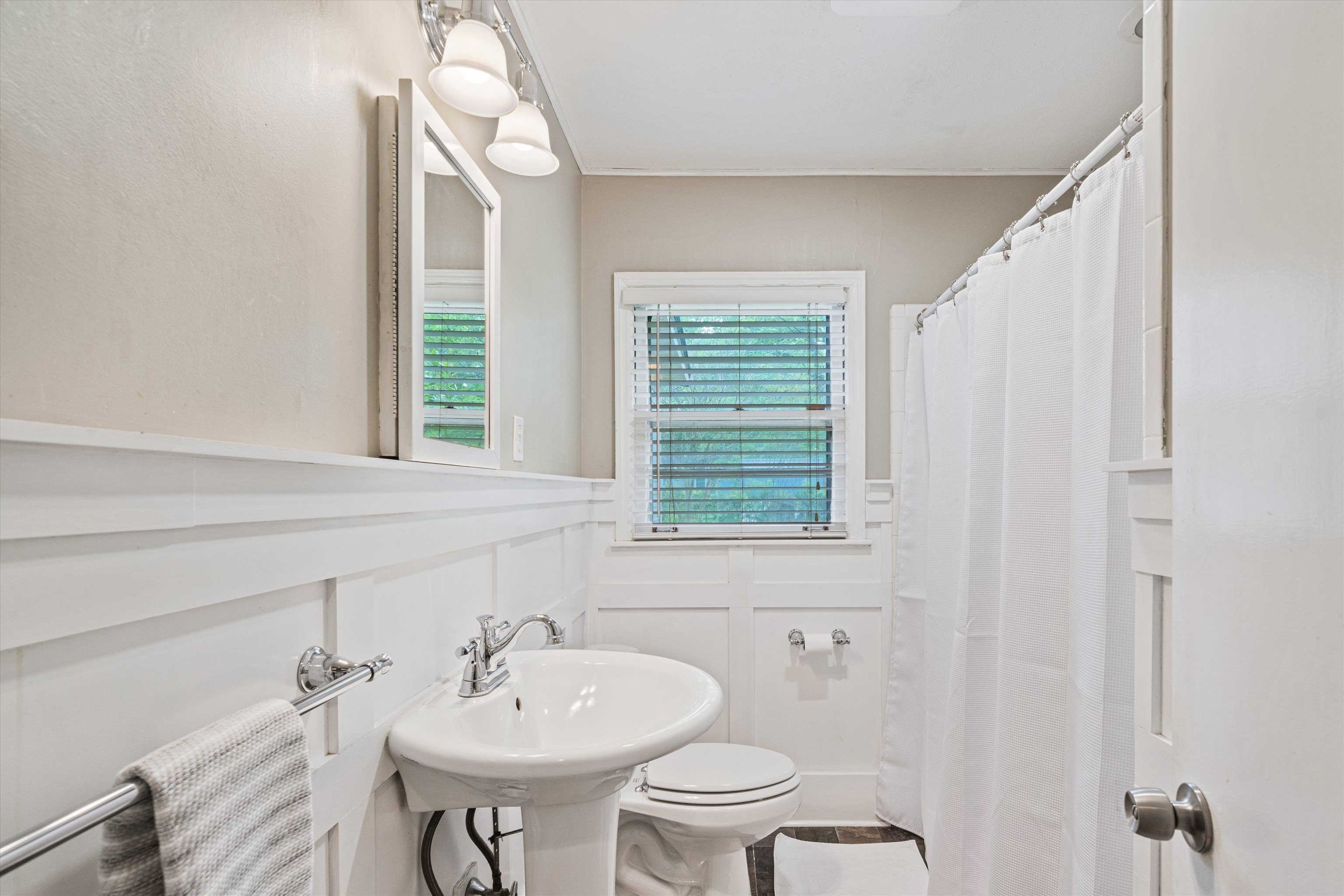 1194 West Perkins Road Memphis, TN 38117 - Photo 15 of 23 a bathroom with a sink and a mirror