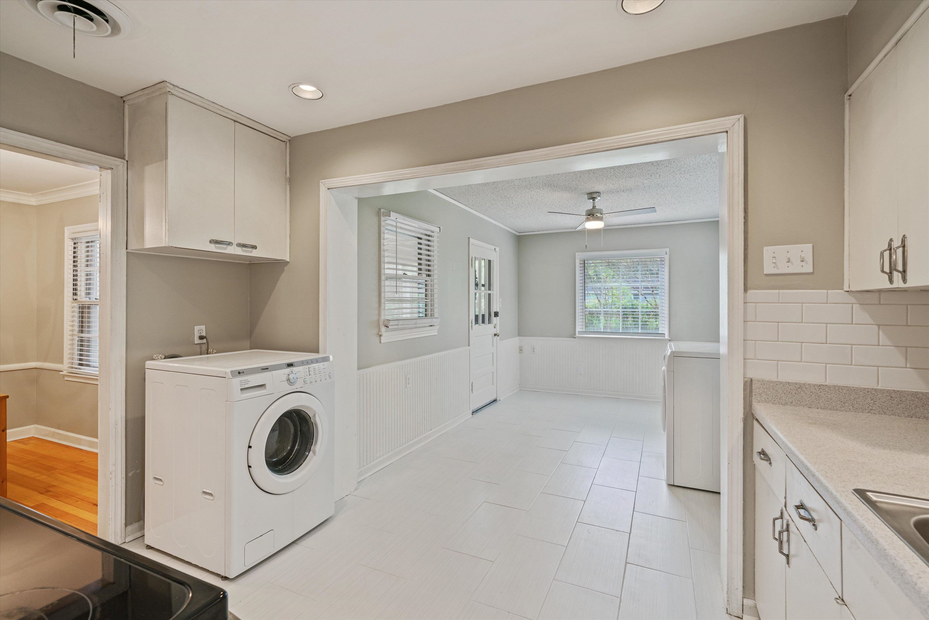 1194 West Perkins Road Memphis, TN 38117 - Photo 10 of 23 a view of kitchen and washer and dryer