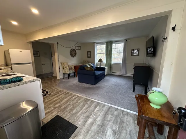 $2,100 | 7 Bennington Road, Unit 2, Hancock, NH 03449