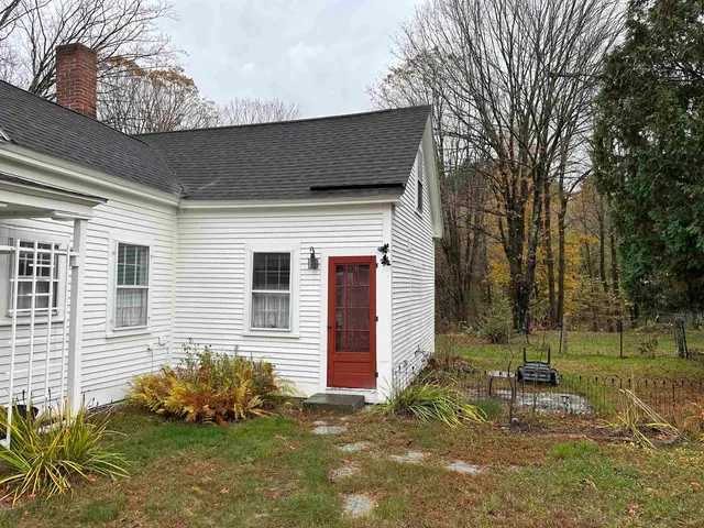 $2,100 | 7 Bennington Road, Unit 2, Hancock, NH 03449