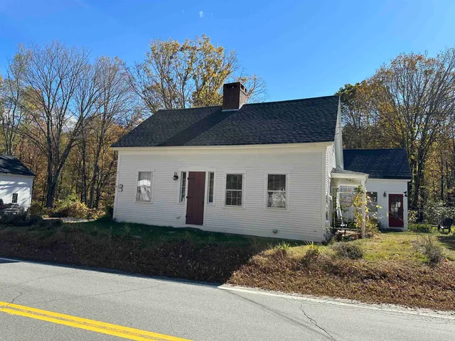 $2,100 | 7 Bennington Road, Unit 2, Hancock, NH 03449