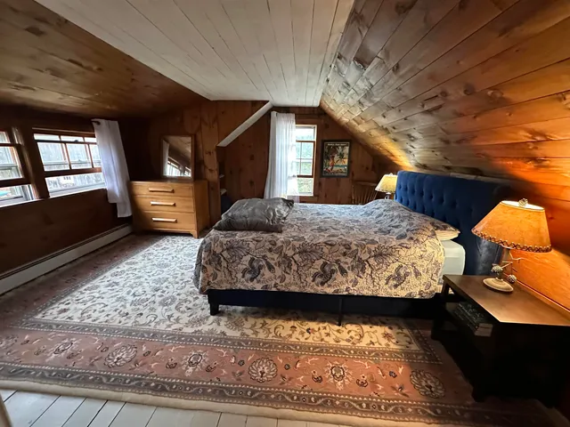 $2,100 | 7 Bennington Road, Unit 2, Hancock, NH 03449